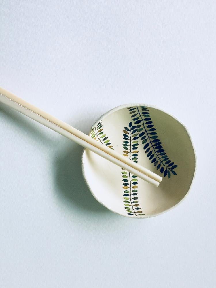 Fern bowl with resting chop-stick ridge